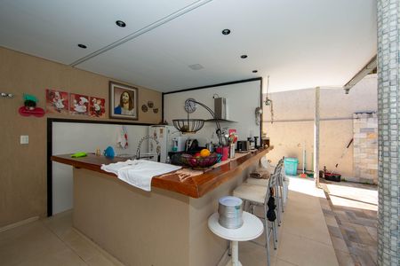 Casa para alugar com 235m², 4 quartos e 7 vagas Casa para alugar com 235m², 4 quartos e 7 vagasESPACO GOURMET