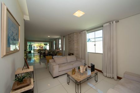 Casa para alugar com 235m², 4 quartos e 7 vagas Casa para alugar com 235m², 4 quartos e 7 vagasSALA