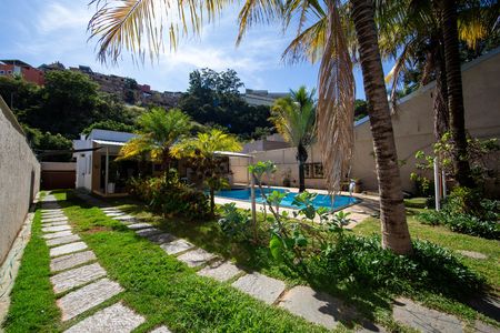 Casa para alugar com 235m², 4 quartos e 7 vagas Casa para alugar com 235m², 4 quartos e 7 vagasAREA LIVRE / GARAGEM