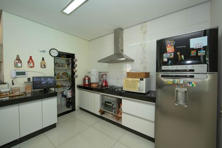 Casa para alugar com 235m², 4 quartos e 7 vagas Casa para alugar com 235m², 4 quartos e 7 vagasCOZINHA