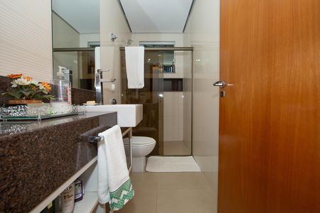 Casa para alugar com 235m², 4 quartos e 7 vagas Casa para alugar com 235m², 4 quartos e 7 vagasBANHEIRO2