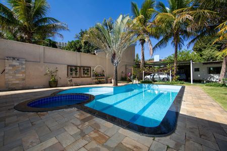 Casa para alugar com 235m², 4 quartos e 7 vagas Casa para alugar com 235m², 4 quartos e 7 vagasPISCINA