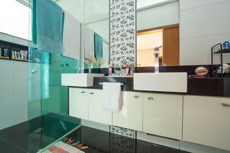 Casa para alugar com 235m², 4 quartos e 7 vagas Casa para alugar com 235m², 4 quartos e 7 vagasBANHEIRO3