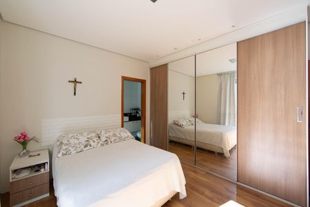 Casa para alugar com 235m², 4 quartos e 7 vagas Casa para alugar com 235m², 4 quartos e 7 vagasQUARTO3