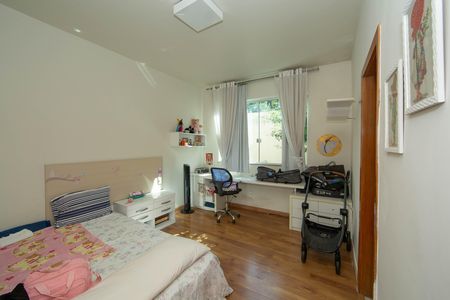 Casa para alugar com 235m², 4 quartos e 7 vagas Casa para alugar com 235m², 4 quartos e 7 vagasQUARTO1
