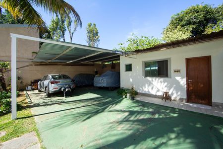 Casa para alugar com 235m², 4 quartos e 7 vagas Casa para alugar com 235m², 4 quartos e 7 vagasGARAGEM / EDICULA