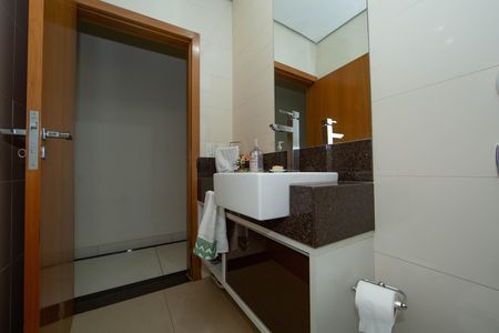Casa para alugar com 235m², 4 quartos e 7 vagas Casa para alugar com 235m², 4 quartos e 7 vagasBANHEIRO2