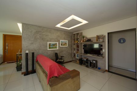 SALA de casa para alugar com 4 quartos, 235m² em Estoril, Belo Horizonte