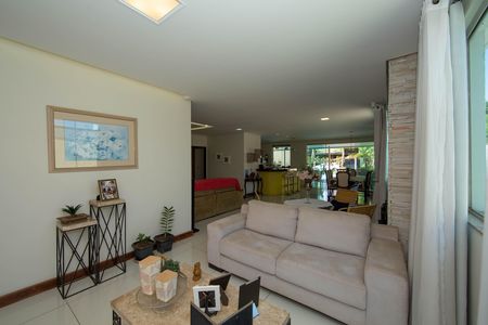 Casa para alugar com 235m², 4 quartos e 7 vagas Casa para alugar com 235m², 4 quartos e 7 vagasSALA