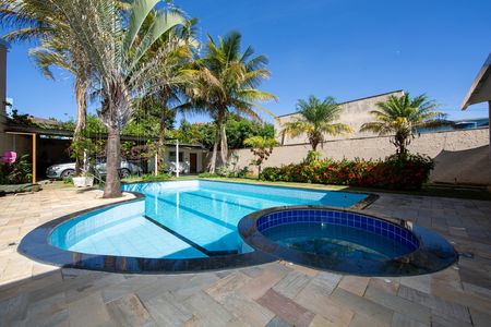 Casa para alugar com 235m², 4 quartos e 7 vagas Casa para alugar com 235m², 4 quartos e 7 vagasPISCINA