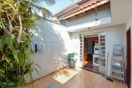 Casa à venda com 150m², 3 quartos e 3 vagas Casa à venda com 150m², 3 quartos e 3 vagasQuintal