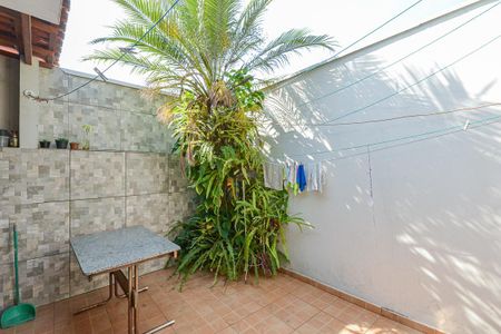 Casa à venda com 150m², 3 quartos e 3 vagas Casa à venda com 150m², 3 quartos e 3 vagasQuintal