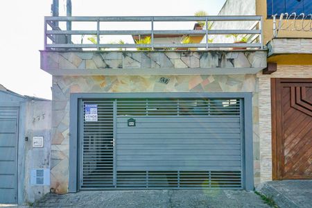 Casa à venda com 150m², 3 quartos e 3 vagas Casa à venda com 150m², 3 quartos e 3 vagasFachada