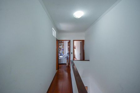 Casa à venda com 150m², 3 quartos e 3 vagas Casa à venda com 150m², 3 quartos e 3 vagasEscada