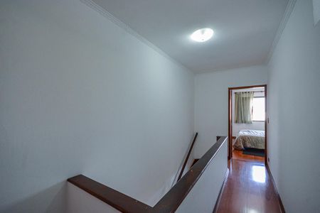 Casa à venda com 150m², 3 quartos e 3 vagas Casa à venda com 150m², 3 quartos e 3 vagasEscada