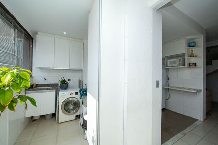 Apartamento à venda com 150m², 3 quartos e 2 vagas Apartamento à venda com 150m², 3 quartos e 2 vagasAREA DE SERVICO