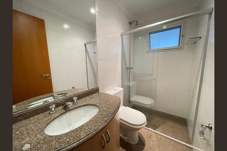 Casa de condomínio para alugar com 230m², 4 quartos e 4 vagas Casa de condomínio para alugar com 230m², 4 quartos e 4 vagasBanheiro 1