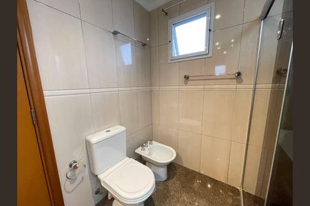 Casa de condomínio para alugar com 230m², 4 quartos e 4 vagas Casa de condomínio para alugar com 230m², 4 quartos e 4 vagasBanheiro 4