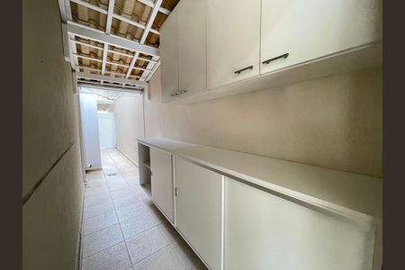 Casa de condomínio para alugar com 230m², 4 quartos e 4 vagas Casa de condomínio para alugar com 230m², 4 quartos e 4 vagasQuintal