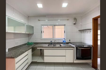 Casa de condomínio para alugar com 230m², 4 quartos e 4 vagas Casa de condomínio para alugar com 230m², 4 quartos e 4 vagasCozinha