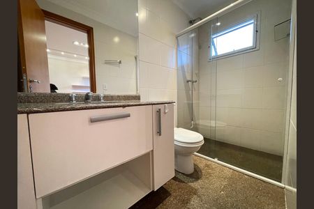 Casa de condomínio para alugar com 230m², 4 quartos e 4 vagas Casa de condomínio para alugar com 230m², 4 quartos e 4 vagasBanheiro 3