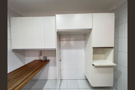 Casa de condomínio para alugar com 230m², 4 quartos e 4 vagas Casa de condomínio para alugar com 230m², 4 quartos e 4 vagasÁrea de Serviço