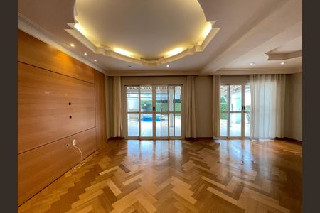 Casa de condomínio para alugar com 230m², 4 quartos e 4 vagas Casa de condomínio para alugar com 230m², 4 quartos e 4 vagasSala