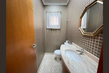 Casa de condomínio para alugar com 230m², 4 quartos e 4 vagas Casa de condomínio para alugar com 230m², 4 quartos e 4 vagasBanheiro 5