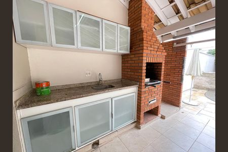 Casa de condomínio para alugar com 230m², 4 quartos e 4 vagas Casa de condomínio para alugar com 230m², 4 quartos e 4 vagasChurrasqueira