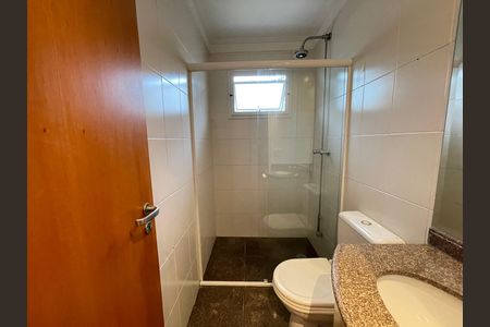 Casa de condomínio para alugar com 230m², 4 quartos e 4 vagas Casa de condomínio para alugar com 230m², 4 quartos e 4 vagasBanheiro 2
