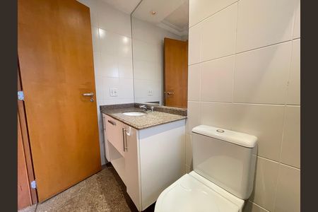 Casa de condomínio para alugar com 230m², 4 quartos e 4 vagas Casa de condomínio para alugar com 230m², 4 quartos e 4 vagasBanheiro 3