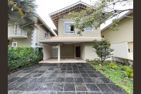 Casa de condomínio para alugar com 230m², 4 quartos e 4 vagas Casa de condomínio para alugar com 230m², 4 quartos e 4 vagasGaragem e Fachada