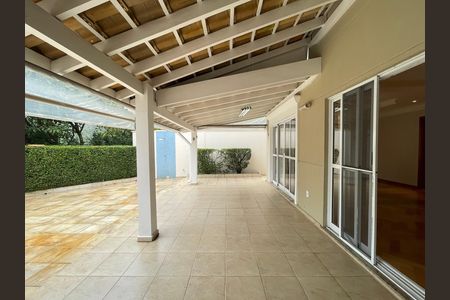 Casa de condomínio para alugar com 230m², 4 quartos e 4 vagas Casa de condomínio para alugar com 230m², 4 quartos e 4 vagasQuintal