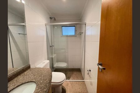 Casa de condomínio para alugar com 230m², 4 quartos e 4 vagas Casa de condomínio para alugar com 230m², 4 quartos e 4 vagasBanheiro 1