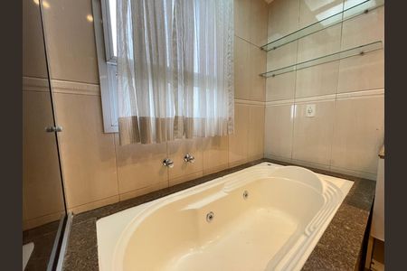 Casa de condomínio para alugar com 230m², 4 quartos e 4 vagas Casa de condomínio para alugar com 230m², 4 quartos e 4 vagasBanheiro 4