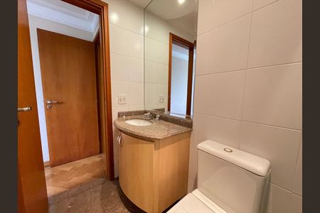 Casa de condomínio para alugar com 230m², 4 quartos e 4 vagas Casa de condomínio para alugar com 230m², 4 quartos e 4 vagasBanheiro 1