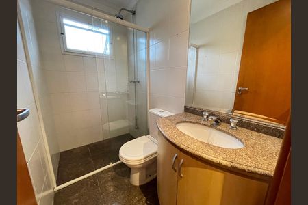 Casa de condomínio para alugar com 230m², 4 quartos e 4 vagas Casa de condomínio para alugar com 230m², 4 quartos e 4 vagasBanheiro 2