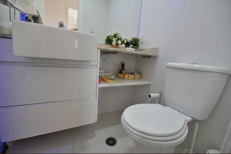 Apartamento à venda com 60m², 2 quartos e 2 vagasBanheiro Social