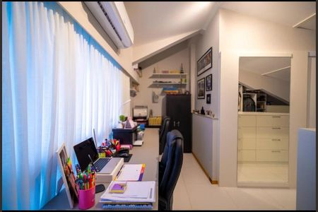 Casa de condomínio à venda com 199m², 4 quartos e 2 vagas Casa de condomínio à venda com 199m², 4 quartos e 2 vagasSuíte 2