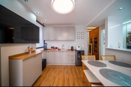 Casa de condomínio à venda com 199m², 4 quartos e 2 vagas Casa de condomínio à venda com 199m², 4 quartos e 2 vagasCozinha