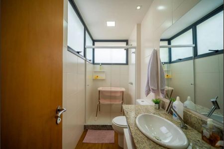 Casa de condomínio à venda com 199m², 4 quartos e 2 vagas Casa de condomínio à venda com 199m², 4 quartos e 2 vagasBanheiro da Suíte 3