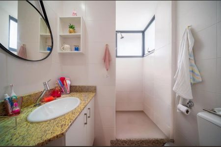 Casa de condomínio à venda com 199m², 4 quartos e 2 vagas Casa de condomínio à venda com 199m², 4 quartos e 2 vagasBanheiro da Suíte 2