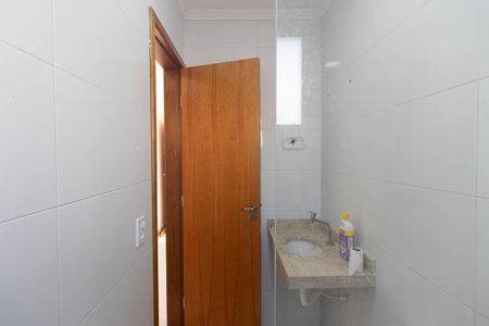 Banheiro de apartamento à venda com 1 quarto, 27m² em Vila Mazzei, São Paulo