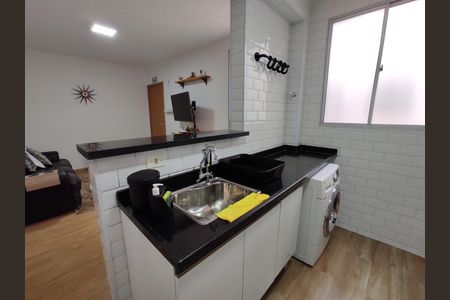 Cozinha de apartamento à venda com 2 quartos, 45m² em Califórnia, Contagem