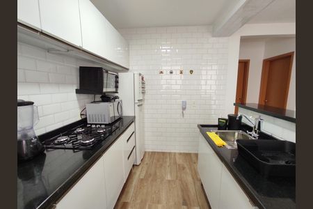 Cozinha de apartamento à venda com 2 quartos, 45m² em Califórnia, Contagem