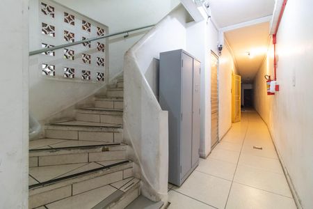 Apartamento para alugar com 66m², 2 quartos e sem vaga Apartamento para alugar com 66m², 2 quartos e sem vagaEscada