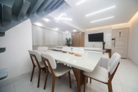 Apartamento para alugar com 210m², 3 quartos e 2 vagas Apartamento para alugar com 210m², 3 quartos e 2 vagasSala de Jantar