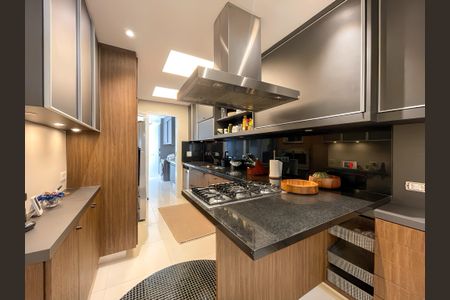 Apartamento à venda com 168m², 4 quartos e 3 vagas Apartamento à venda com 168m², 4 quartos e 3 vagasCozinha