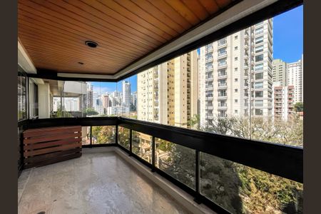 Apartamento à venda com 168m², 4 quartos e 3 vagas Apartamento à venda com 168m², 4 quartos e 3 vagasVaranda