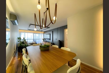 Apartamento à venda com 168m², 4 quartos e 3 vagas Apartamento à venda com 168m², 4 quartos e 3 vagasSala de Jantar